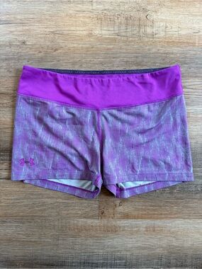 Under Armour Women’s Magenta Performance Athletic Shorts Size medium